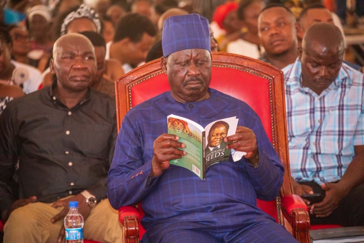 Odmparty_'s tweet photo. PL ⁦@RailaOdinga⁩, Saturday joined thousands of mourners in giving their final respects to the late Hon. James Osogo in Budalangi Constituency of Busia County. The late Osogo, was a pioneer MP for the area and the only surviving Minister in Jomo Kenyatta’s first Cabinet. https://t.co/SwTilaROQI