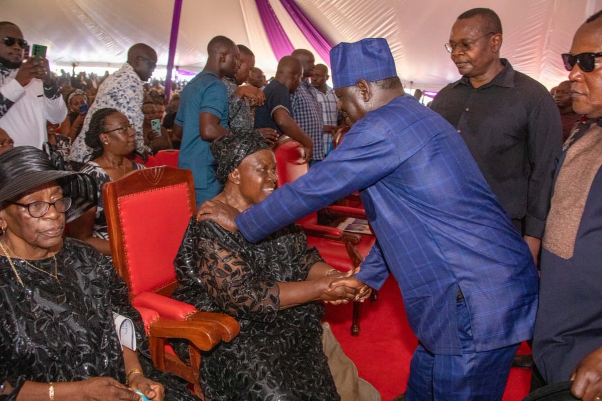 Odmparty_'s tweet photo. PL ⁦@RailaOdinga⁩, Saturday joined thousands of mourners in giving their final respects to the late Hon. James Osogo in Budalangi Constituency of Busia County. The late Osogo, was a pioneer MP for the area and the only surviving Minister in Jomo Kenyatta’s first Cabinet. https://t.co/SwTilaROQI