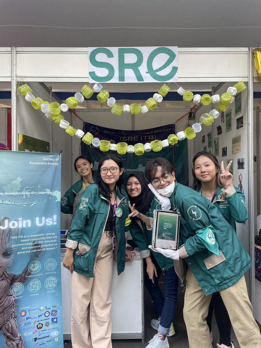 duchessofbdg's tweet photo. little glimpse of the fun we had yesterday at booth @sreitb 😆♻️ (ft. medmar) 

jangan lupaaa daftar member SRE karena cuma sampai tanggal 10 sept‼️ https://t.co/HvdVaawRtQ