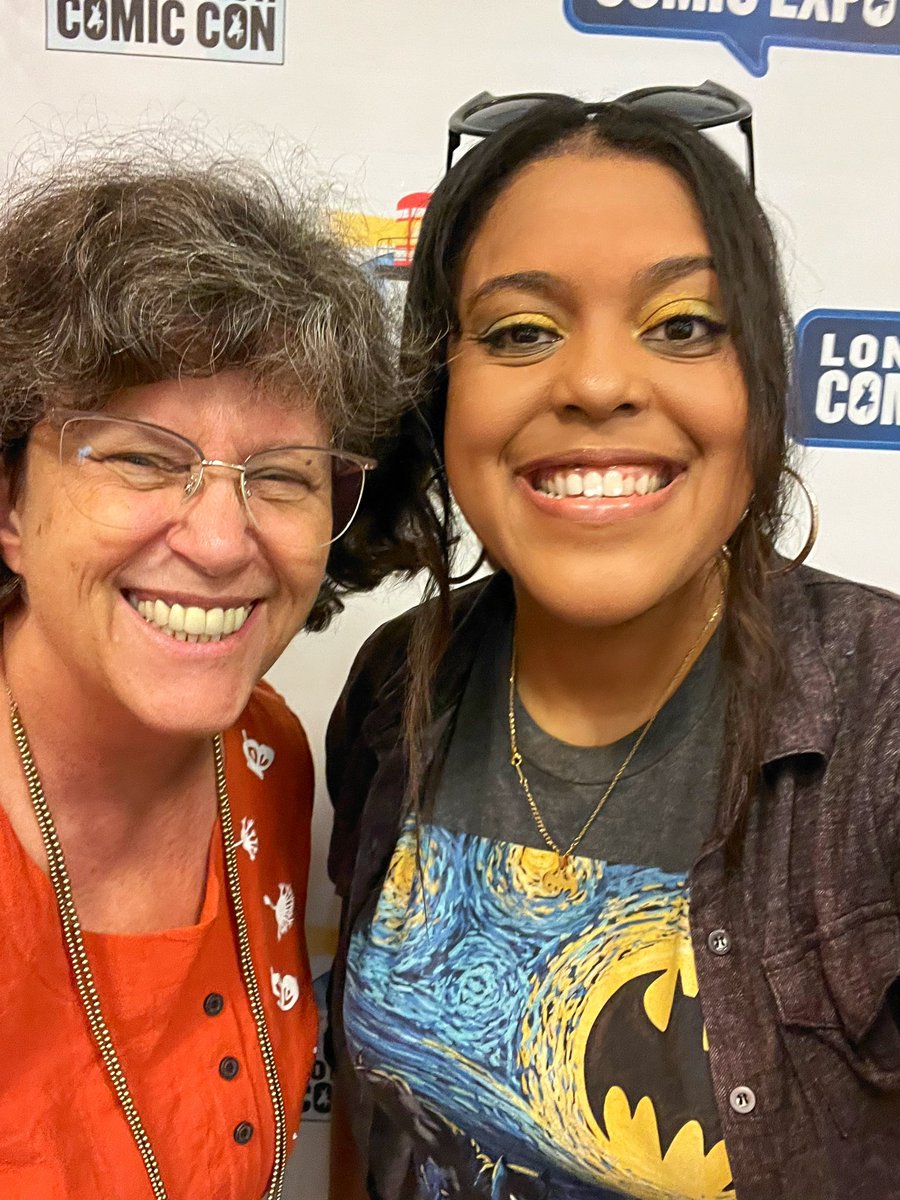 HistoftheBatman's tweet photo. I had the most wonderful time chatting with @barbarakesel at my panel โThe Batgirl Conundrumโ at @LBComicCon today. I only wish the panel was longer! Thank you again Barbara for discussing Barbara Gordon, who you now know I love ๐๐๐ #Batgirl #LongBeachComicCon #Batman #DC https://t.co/fAYwaxfJDw