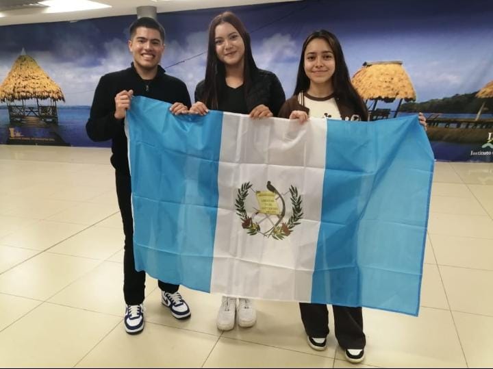 JessicaCermeno's tweet photo. Muchos éxitos a la Delegación de Guatemala que hoy parte para representar a nuestro pais en las Olimpiadas Iberoamericanas de Biologia, a realizarse en Madrid, España. Les deseamos lo mejor!!!! https://t.co/ONNUW7GRdv