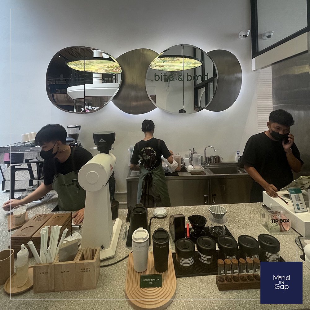 gapgaligapu's tweet photo. Nice cafe in เสาชิงช้า https://t.co/oSqI76oxdp