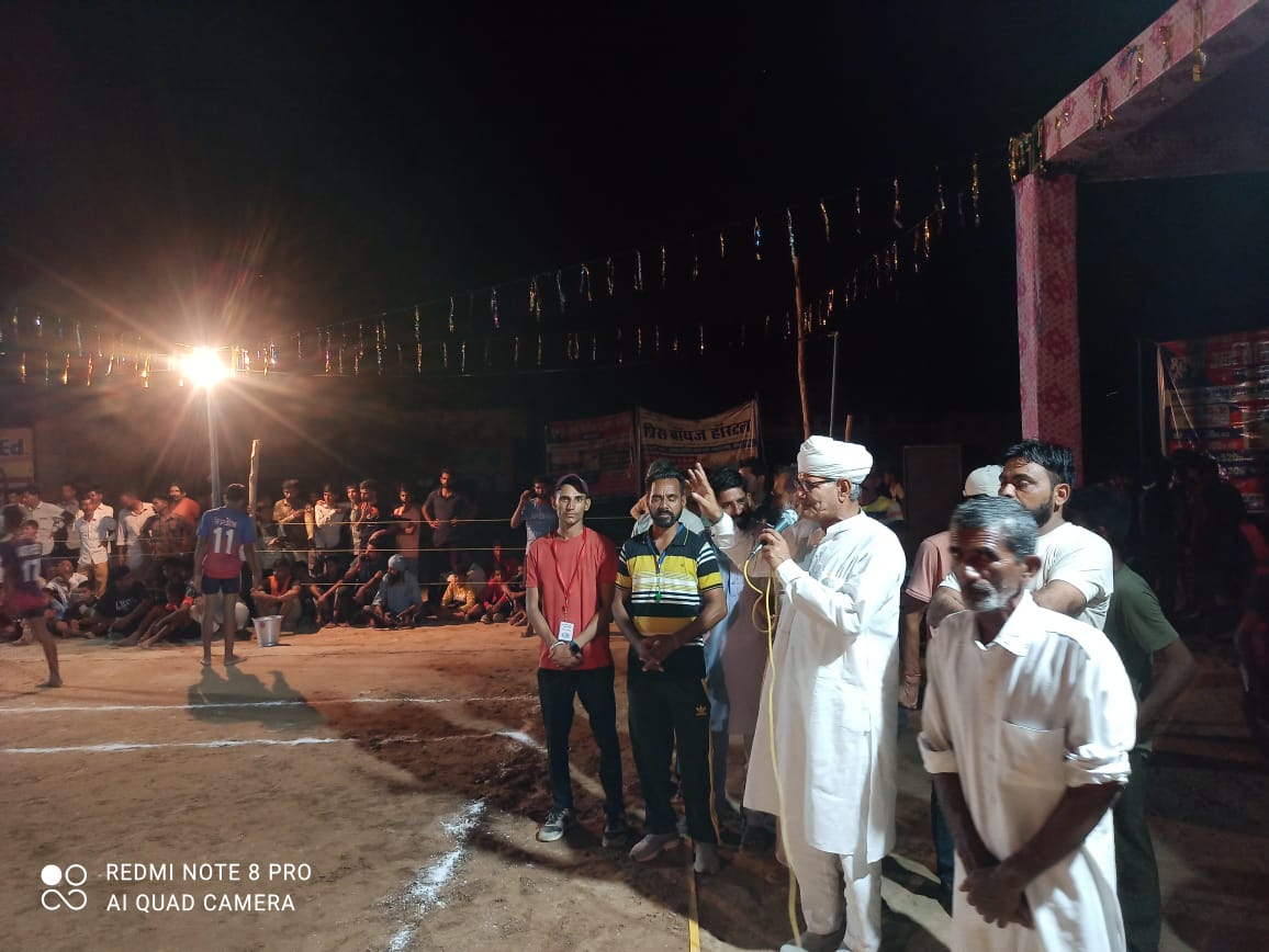SahabramSangria's tweet photo. आज चाहुवाली गांव में चल रहे कब्बड्डी के ग्रामीण टूर्नामेंट में खिलाड़ियों का हौसला अफजाई करते हुए पर्यावरण का संदेश दिया और माता पिता की सेवा करने की बात कही
मिशन_2023
#विधानसभाक्षेत्रसंगरिया https://t.co/nsHRzPGnRS