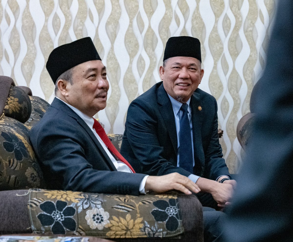 PetraJayaMP's tweet photo. Bersama Yang di-Pertua Negeri Sabah Tun Datuk Seri Panglima Haji Juhar Haji Mahiruddin dan Ketua Menteri Sabah YAB Datuk Seri Panglima Hj Hajiji Haji Noor di Lapangan Terbang Tawau  tengahari ini

#MalaysiaMADANI https://t.co/HHGAt5Ib9u