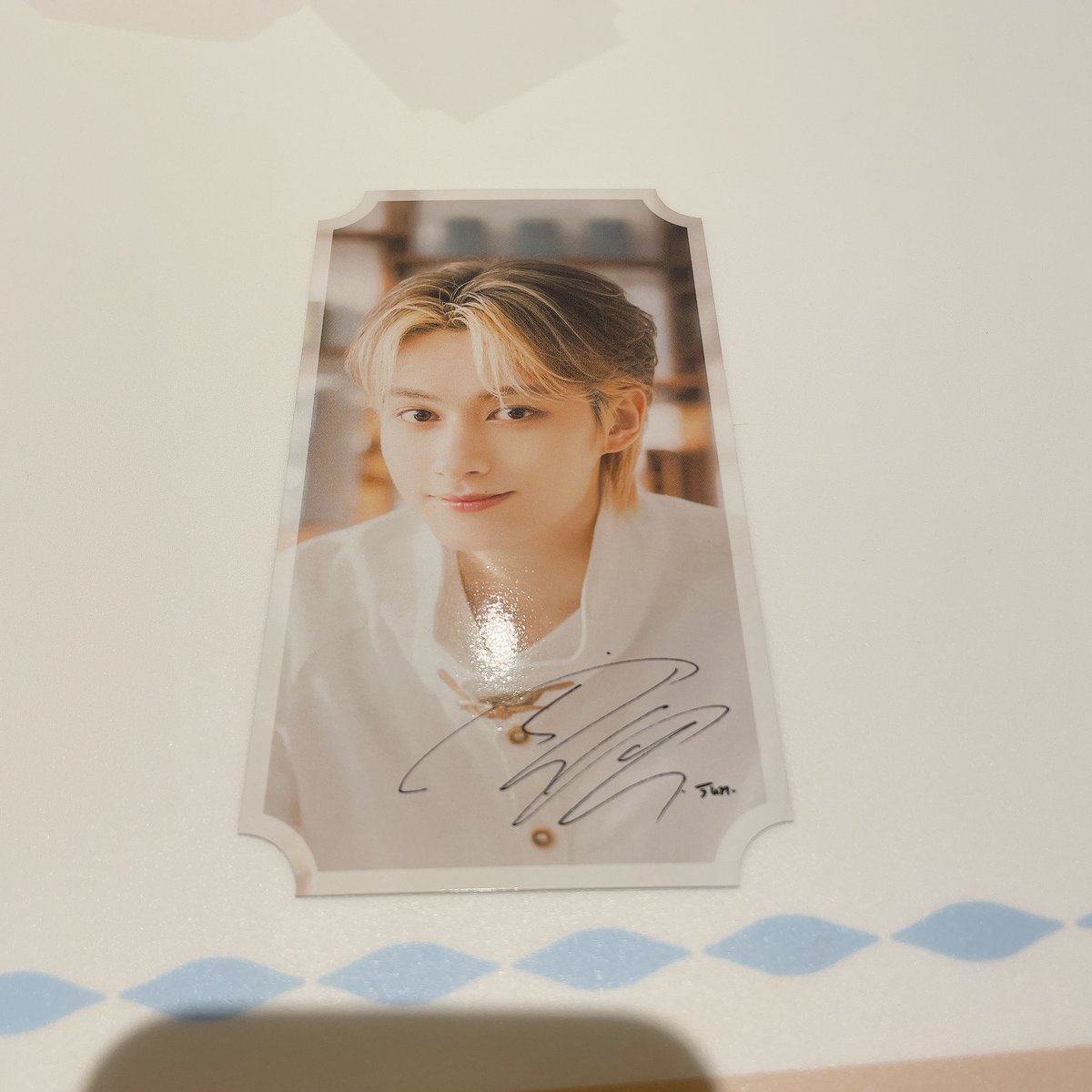 _Joshpring's tweet photo. SEVENTEEN CAFE トレカ 交換

譲：ジュン
求：ジョシュア

現在横浜のカフェにいます。
手渡し優先 https://t.co/9y5bIdf0Ei