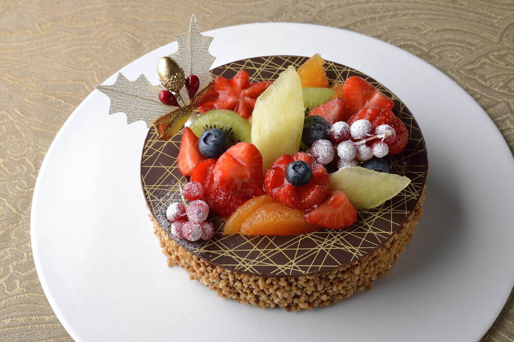 fashionpressnet's tweet photo. ホテル椿山荘東京の2023年クリスマスケーキ、あまおう苺の極上ショートケーキ＆和洋栗のモンブラン - https://t.co/s0A68W2EAb https://t.co/3b9mh8LXrJ