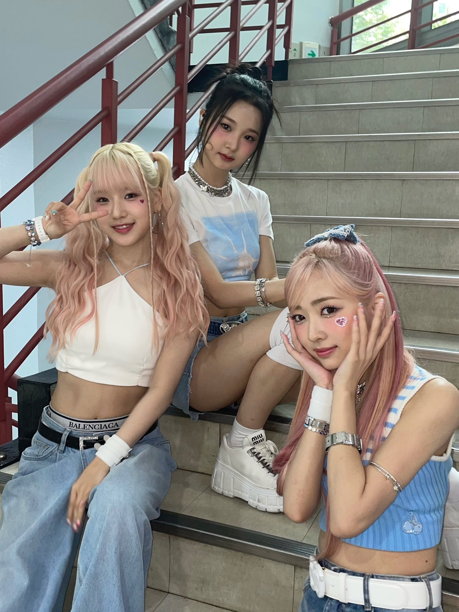 F5FFC93bQAA7agB?format=jpg&name=large