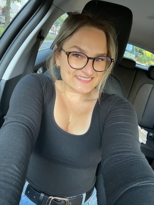 Guten Morgen ihr s&uuml;&szlig;en, ich wollte nur schnell lernen sch&ouml;nen Sonntag w&uuml;nschen 🤩 #happy #sunday #weekend<a href="/tag/smile"class="tags"><span>#smile</span></a><a href="/tag/happy"class="tags"><span>#happy</span></a><a href="/tag/weekend"class="tags"><span>#weekend</span></a><a href="/tag/sunday"class="tags"><span>#sunday</span></a><a href="/tag/glasses"class="tags"><span>#glasses</span></a><a href="/tag/holly"class="tags"><span>#holly</span></a>