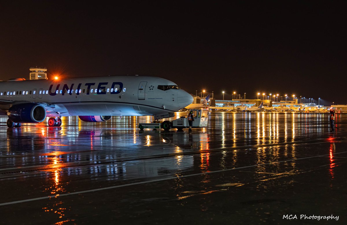 mca_photography's tweet photo. @united #Rampers work an outbound flight just after the ramp reopened due to a lightning closure for #StormSaturday
@DENAirport
#beingunited
#myunitedjourney https://t.co/GR9GG5SZQC