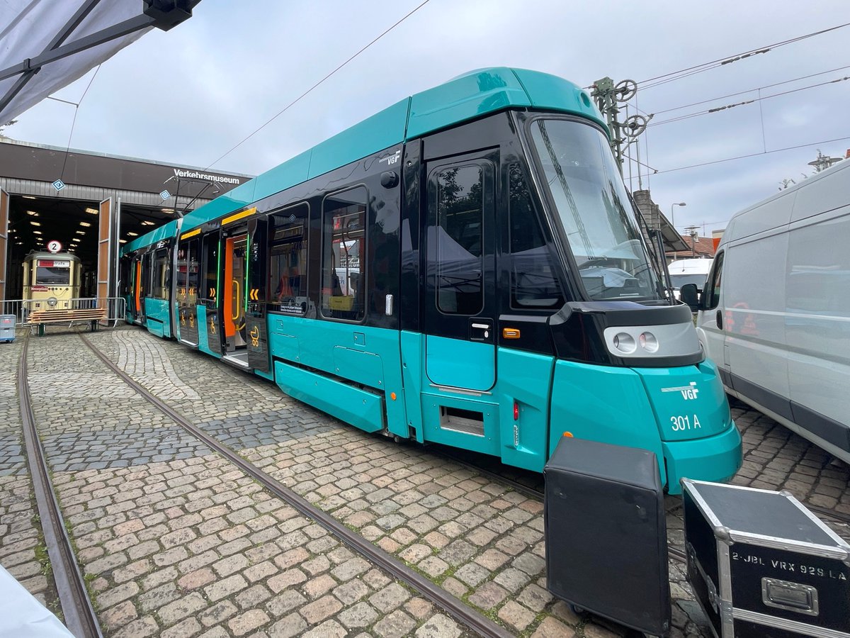 franknagel_de's tweet photo. Kommt vorbei ins #Verkehrsmuseum. Wir starten langsam und öffnen von 10 bis 17 Uhr ...
#VGF #VGF_FFM #HSF_FFM #Verkehrsmuseum #TagderVerkehrsgeschichte #Ehrenamt #Kontrollöre https://t.co/LL4fYgdIpl