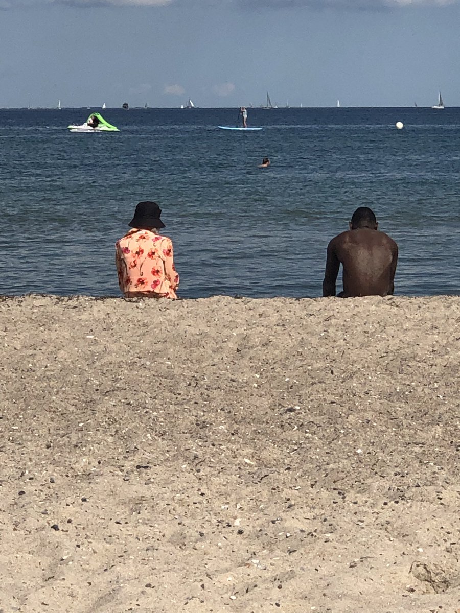 Tacitussi's tweet photo. Guten Morgen … einfach am Strand sitzen und aufs Meer blicken. Und ganz viel Sand, ich mag die Farben so. Eine Pause zwischen den Spielen tut gut.
Heute der Endspielmarathon. Spannend. Ich bin ja für Illtinger Schneider bei den Damen.
#sonnesommerbeach
#zeithaben
#tagammeer https://t.co/RnkEAJUQsK
