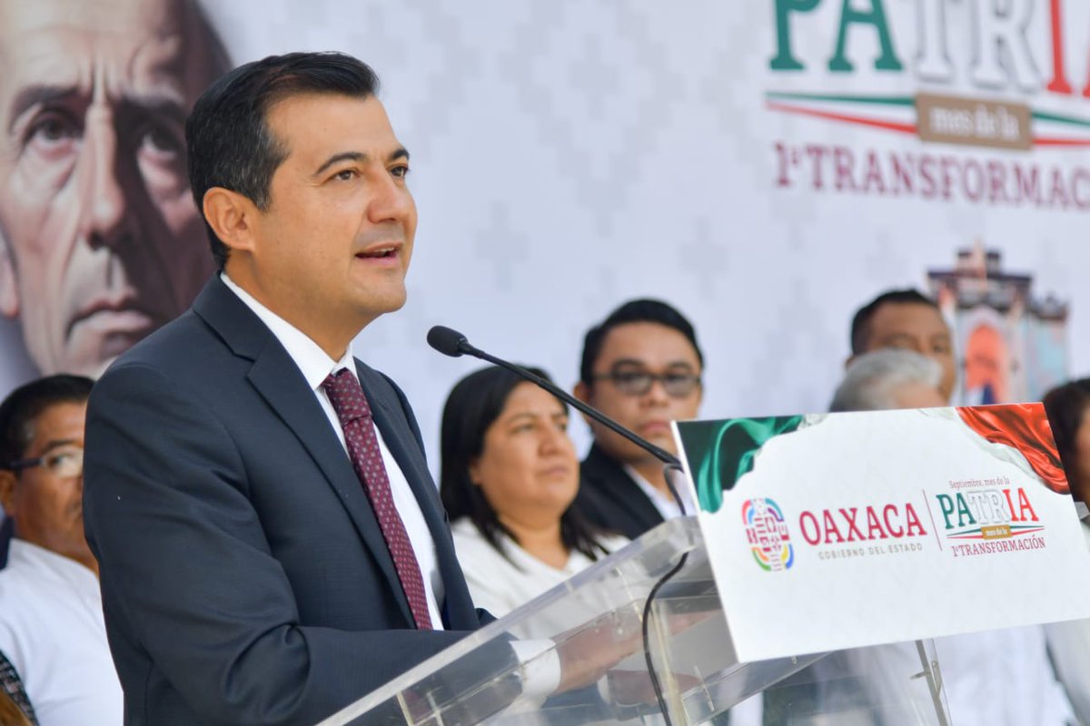 poder_alpueblo_'s tweet photo. Convoca Luis Alfonso Silva Romo a luchar por conservar los derechos obtenidos durante las transformaciones de México #Oaxaca @LUISALFONSOSR 
https://t.co/NB36FUSARR https://t.co/WwDHa3juaG