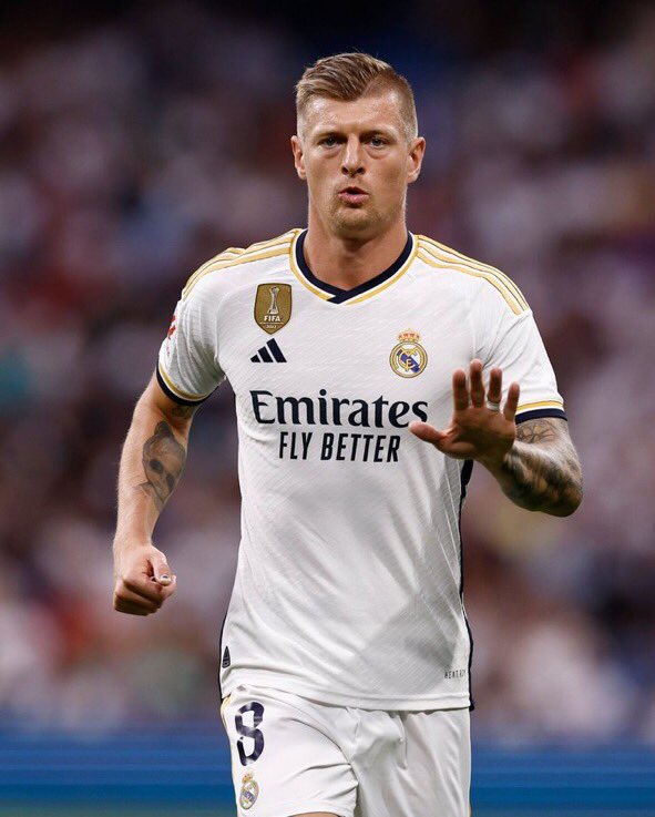 Toni Kroos: "Si tengo que cobrar menos lo haría sin ningún problema, ser madridista no se trata de dinero".

Kroos entendió lo que significa ser jugador del Real Madrid. 🤍