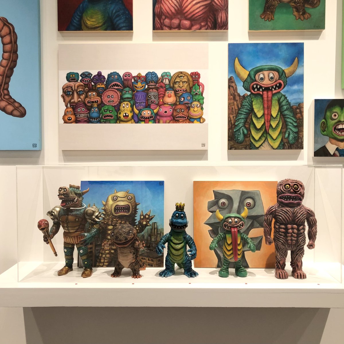 mograg gallery (@mograggarage) on Twitter photo 【あと5日で終了】CANTINA" mograg VERSE 最後の日曜日!
アーティストの脳内は、それ自体がひとつの惑星のようなもの。
四角いキャンバスは、それら惑星の世界を垣間見ることができる“窓”である。
さあ、彼らの物語(verse)に没入し、創造の宇宙を駆け巡ろう。
DIESEL ART GALLERY <a href="/DieselART/">DIESEL ART GALLERY</a> 【あと5日で終了】CANTINA" mograg VERSE 最後の日曜日!
アーティストの脳内は、それ自体がひとつの惑星のようなもの。
四角いキャンバスは、それら惑星の世界を垣間見ることができる“窓”である。
さあ、彼らの物語(verse)に没入し、創造の宇宙を駆け巡ろう。
DIESEL ART GALLERY <a href="/DieselART/">DIESEL ART GALLERY</a>