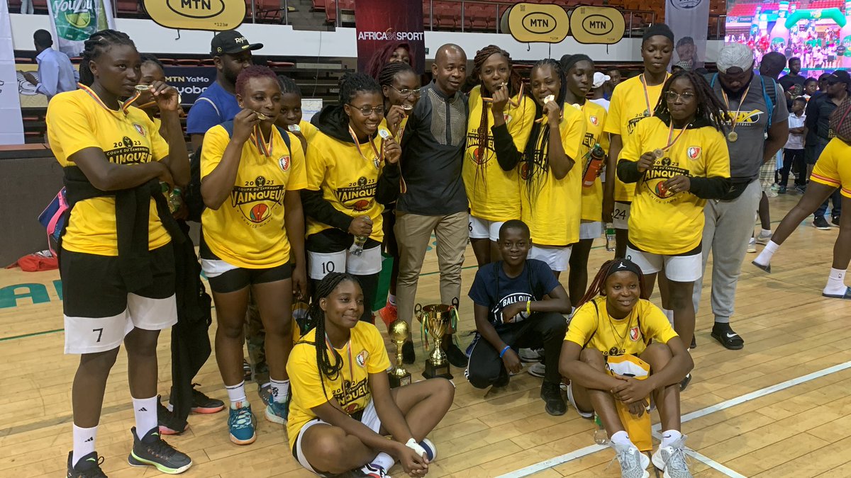jimmalone32's tweet photo. #fecabasket
Finale de la coupe du Cameroun 🇨🇲 de basket-ball. Félicitations aux différentes équipes finalistes et plus particulièrement aux équipes vainqueurs BEAC senior dame, ONYX senior dame, FALCONS U18 garçon , MOUNGO ZONE U18 fille. https://t.co/jzlGAOGLjk