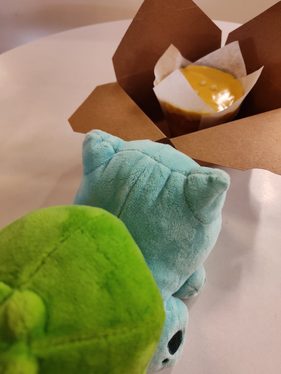 pinkprincessin1's tweet photo. Kohlrabi is very excited for the passion fruit and vanilla cupcake I got at Little Oddfellows CafΓ© inside Elliott Bay Book Co.
It looks and smells so good. π
#sweetdeliciousness https://t.co/OdiiNXqftR