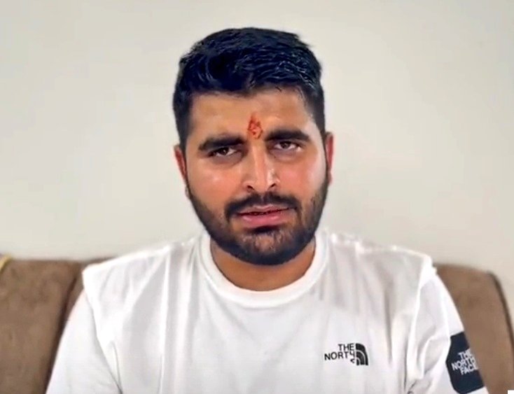 BarmerTod's tweet photo. बाड़मेर : भाटी ने की आरंग दुखान्तिका में मदद और कार्यवाही की मांग

युवा नेता @RavindraBhati__ ने बाड़मेर के आरंग में करंट लगने से 4 लोगों की दर्दनाक मौत पर पीड़ित परिवार को मदद और जिम्मेदार अधिकारियों के खिलाफ CM @ashokgehlot51 कार्यवाही की मांग की है । https://t.co/D84FxjufXM