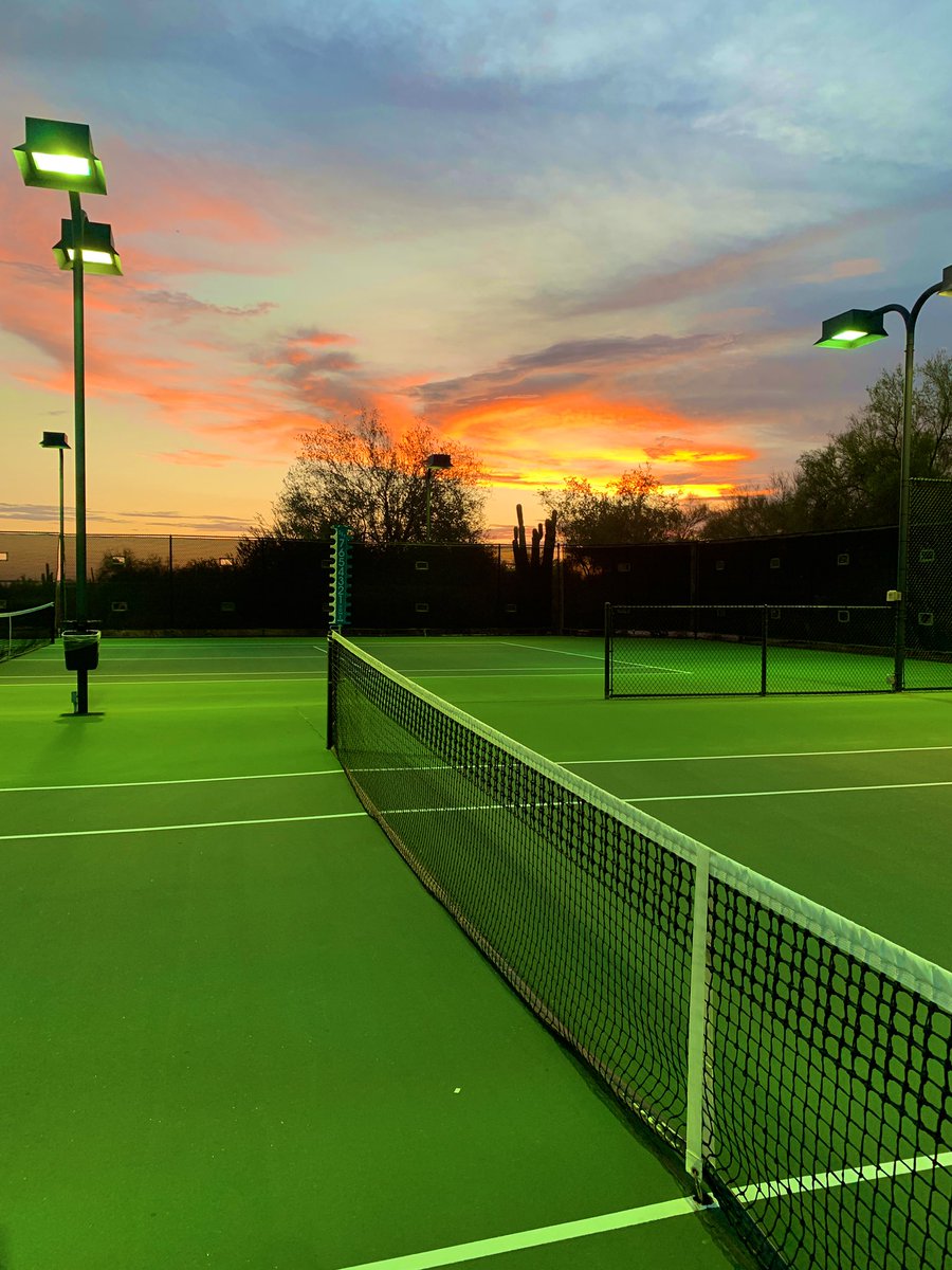 KJtheTennisPro's tweet photo. How about that sunset tonight in Scottsdale 🌄 it’s a beautiful weekend for tennis so where are you playing? 🎾 #Scottsdale #TennisLessons #Sunset #TennisProLife 🌞 https://t.co/b3gf8J4Dg6