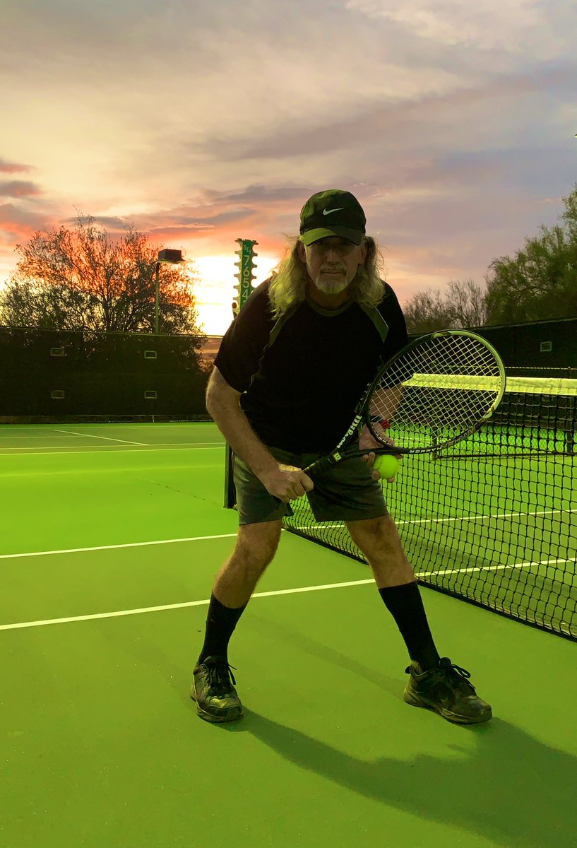 KJtheTennisPro's tweet photo. How about that sunset tonight in Scottsdale 🌄 it’s a beautiful weekend for tennis so where are you playing? 🎾 #Scottsdale #TennisLessons #Sunset #TennisProLife 🌞 https://t.co/b3gf8J4Dg6