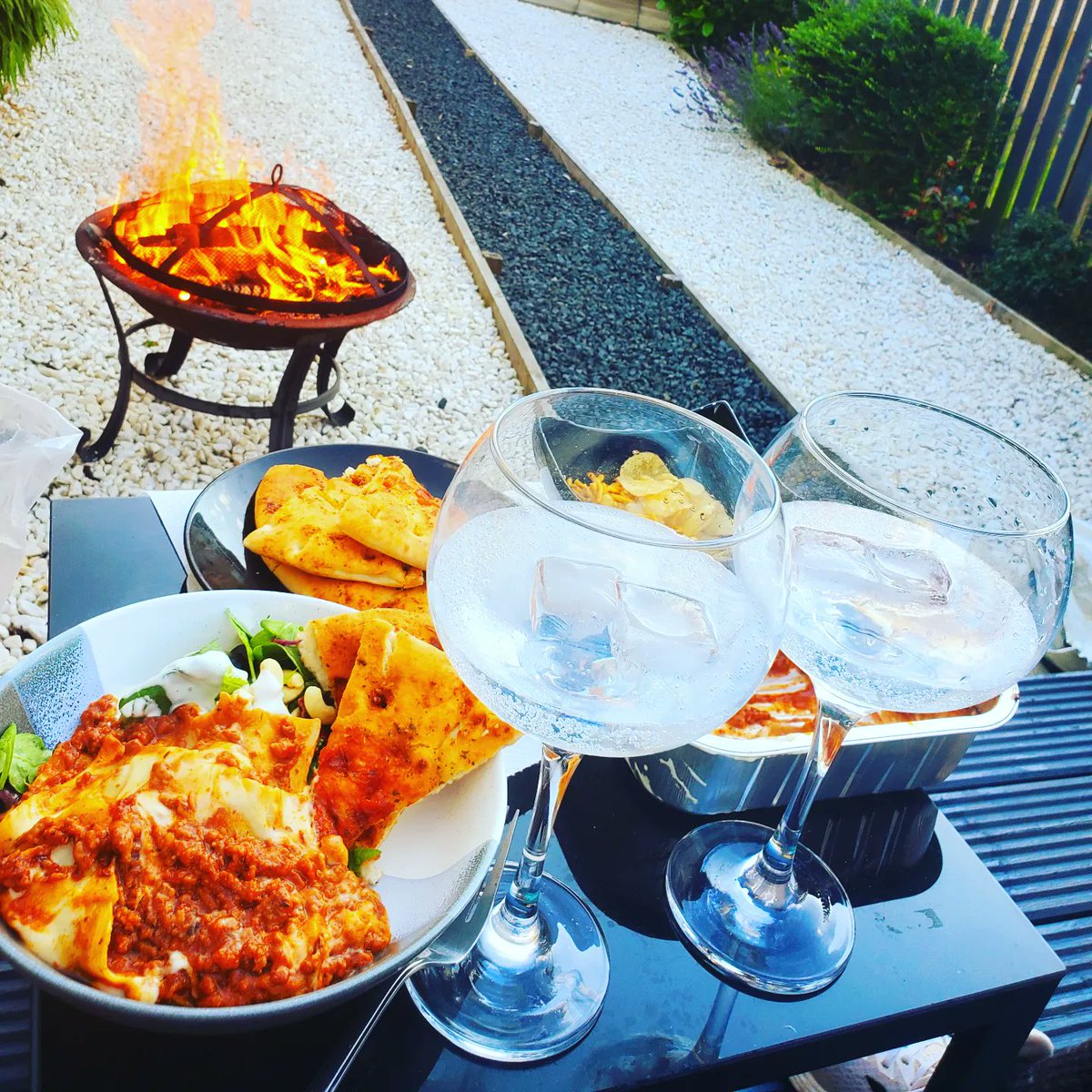 blonde_on_bikes's tweet photo. Mountain biking ๐ดโโ๏ธfollowed by good scran๐ฅ๐ฒ, G&T๐ธ and a fire pit๐ฅ. Making the most of the good weather โ๏ธ
#Tweedvalley #PloraWood #Glengaber #TraquairForest #Damhead #pathsaroundinnerleithen #outdoordining https://t.co/hXtcP7Gb4c