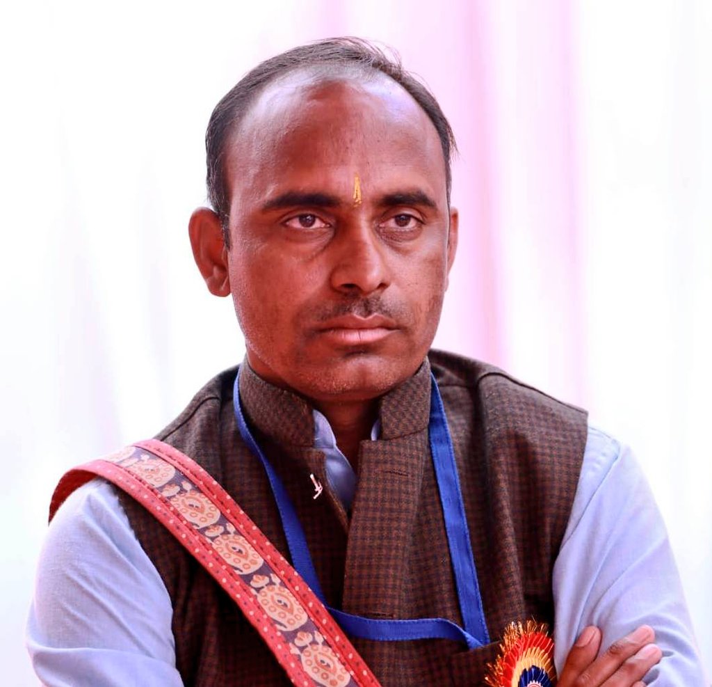 BarmerTod's tweet photo. #बाड़मेर : मरुधरा के इस गुरु का करेंगे महामहिम राज्यपाल सम्मान  

राजस्थान के राज्य स्तरीय शिक्षक सम्मान के लिए बाड़मेर के मुकेश जैन अमन का चयन, 5 सितंबर को महामहिम राज्यपाल कलराज मिश्र जयपुर के बिडला ऑडिटोरियम में करेंगे  सम्मानित, CM @ashokgehlot51 रहेंगे मौजूद । https://t.co/Z9VHOqTeDr