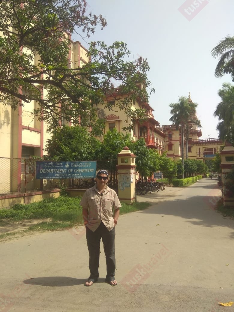 tusktravel's tweet photo. Our esteemed guest from Guatemalaπ¬πΉ is delighting in the captivating sights of Varanasi.
#Varanasi #Sightseeing #AncientTemples #BoatRideViews #SpiritualJourney #ExploreVaranasi #GhatViews #BanarasHinduUniversity #SacredCitySights #IncredibleIndia #GuestExperience #TuskTravel https://t.co/5IkzHelCIv