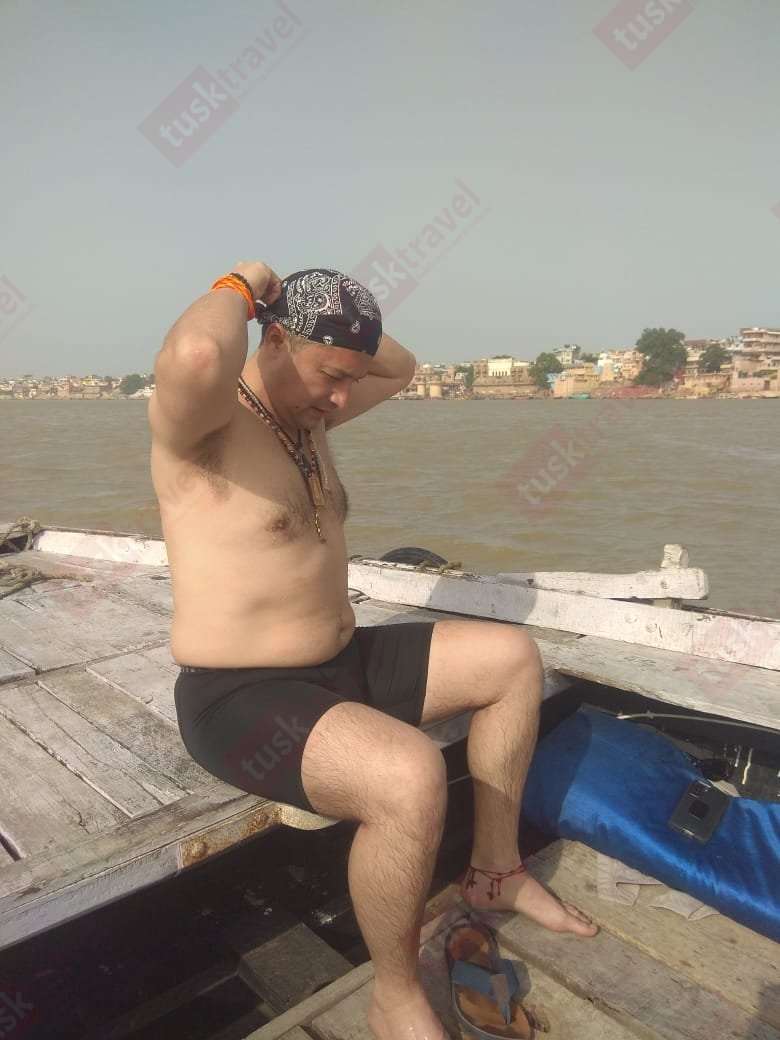 tusktravel's tweet photo. Our esteemed guest from Guatemalaπ¬πΉ is delighting in the captivating sights of Varanasi.
#Varanasi #Sightseeing #AncientTemples #BoatRideViews #SpiritualJourney #ExploreVaranasi #GhatViews #BanarasHinduUniversity #SacredCitySights #IncredibleIndia #GuestExperience #TuskTravel https://t.co/5IkzHelCIv