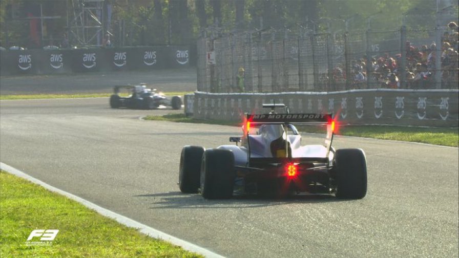 UniversoF1_'s tweet photo. Franco Colapinto se queda parado en la primera vuelta, Pepe Marti ya es 9 y puede conseguir el subcampeonato #F3 #ItalianGP https://t.co/A8yYNrgZVK