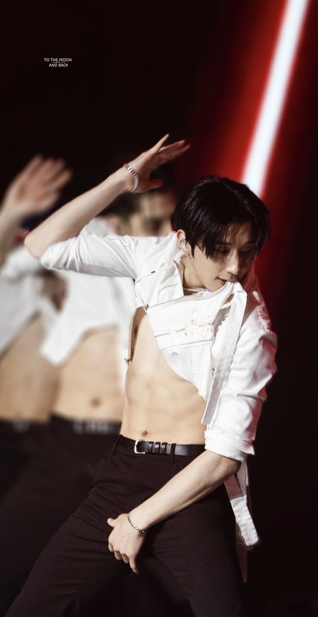 maybesure0206's tweet photo. 230624 피크타임 콘서트

복근은 아직 있어요….?

#팀24시 #문종업  #moonjongup #Peaktime #피크타임 https://t.co/xvzVicVrfe