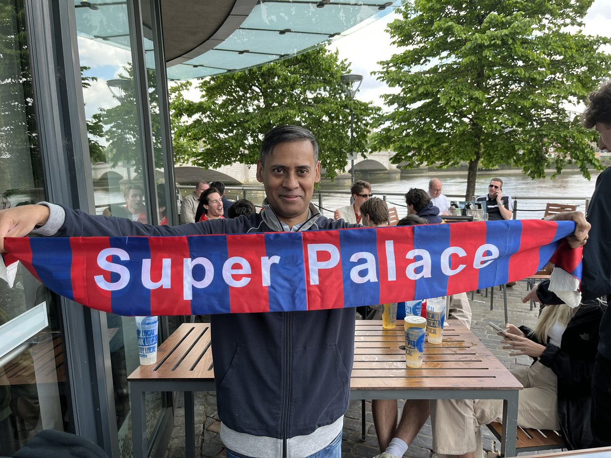 WhyteleafeEagle's tweet photo. 🚨Free Giveaway🚨
I’m going to give away this silk scarf if #cpfc beat Wolves today.
All you have to do is like and retweet this tweet
*must live in the uk
Good luck ❤️💙
#UTP https://t.co/9ObtKIkSEk