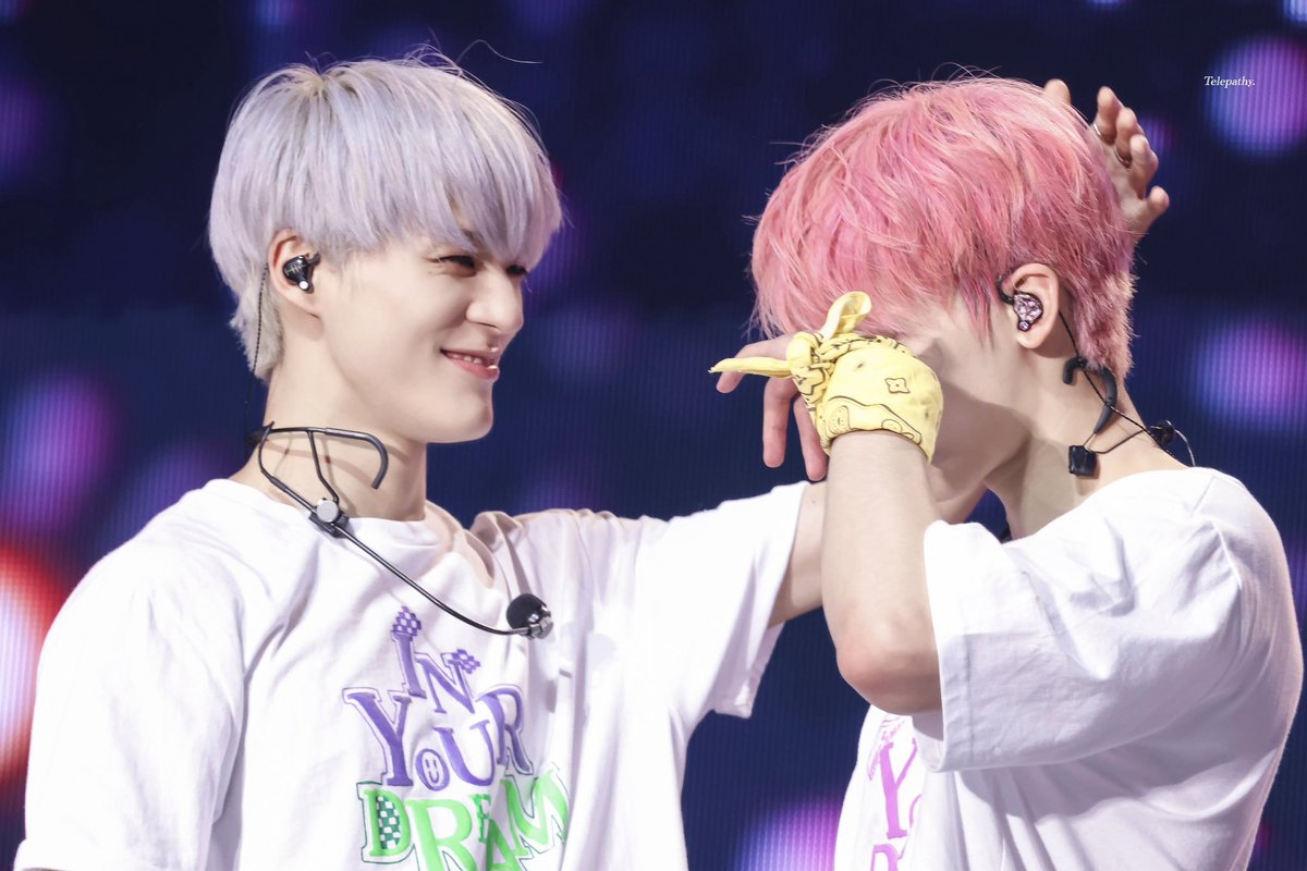 jaemin headpats from jeno 🥹🤍