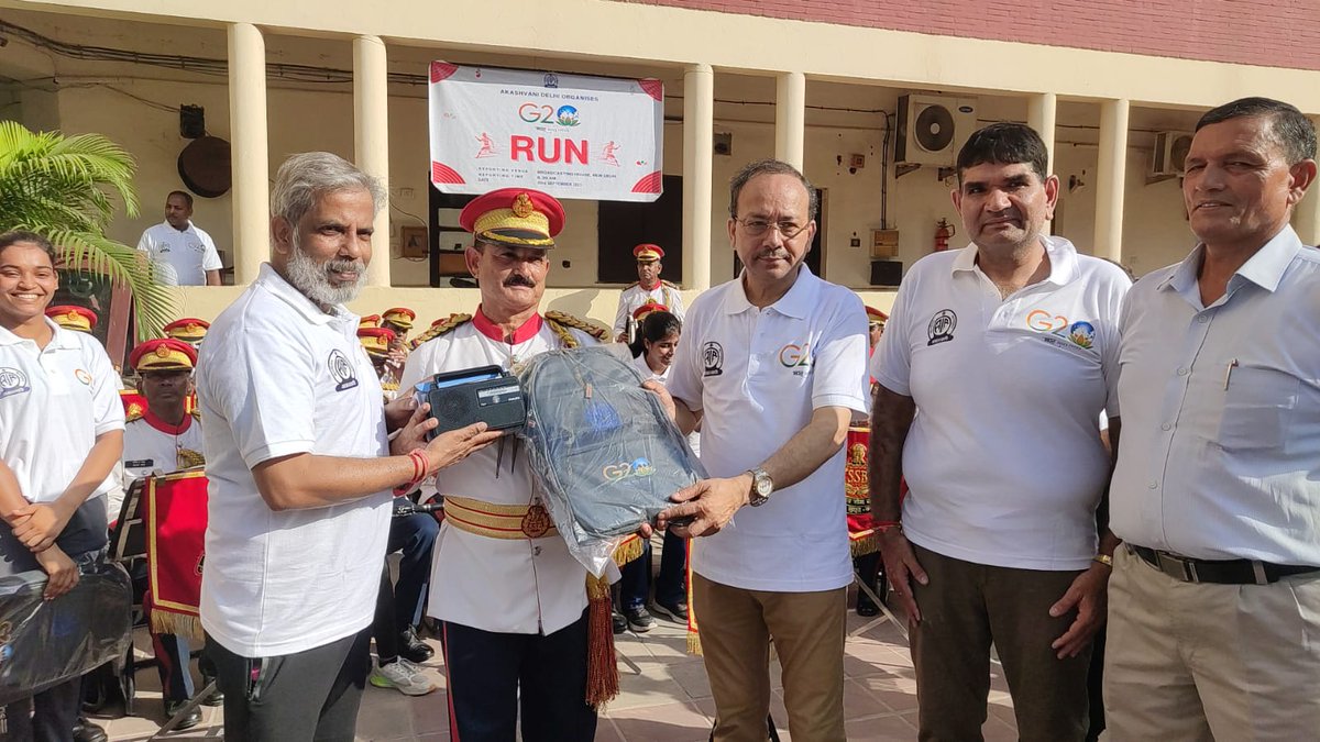 AkashvaniAIR's tweet photo. Salute and Jai Hind.

Our heartfelt thanks to @SSB_INDIA Band that performed and enthralled the audience at the Broadcasting House early this morning. 

#G20India #G20Run #AkashvaniCelebratesG20 

@PMOIndia @MIB_India @prasarbharati @GauravDwivedi95 @airnewsalerts https://t.co/TuurmUzSSo