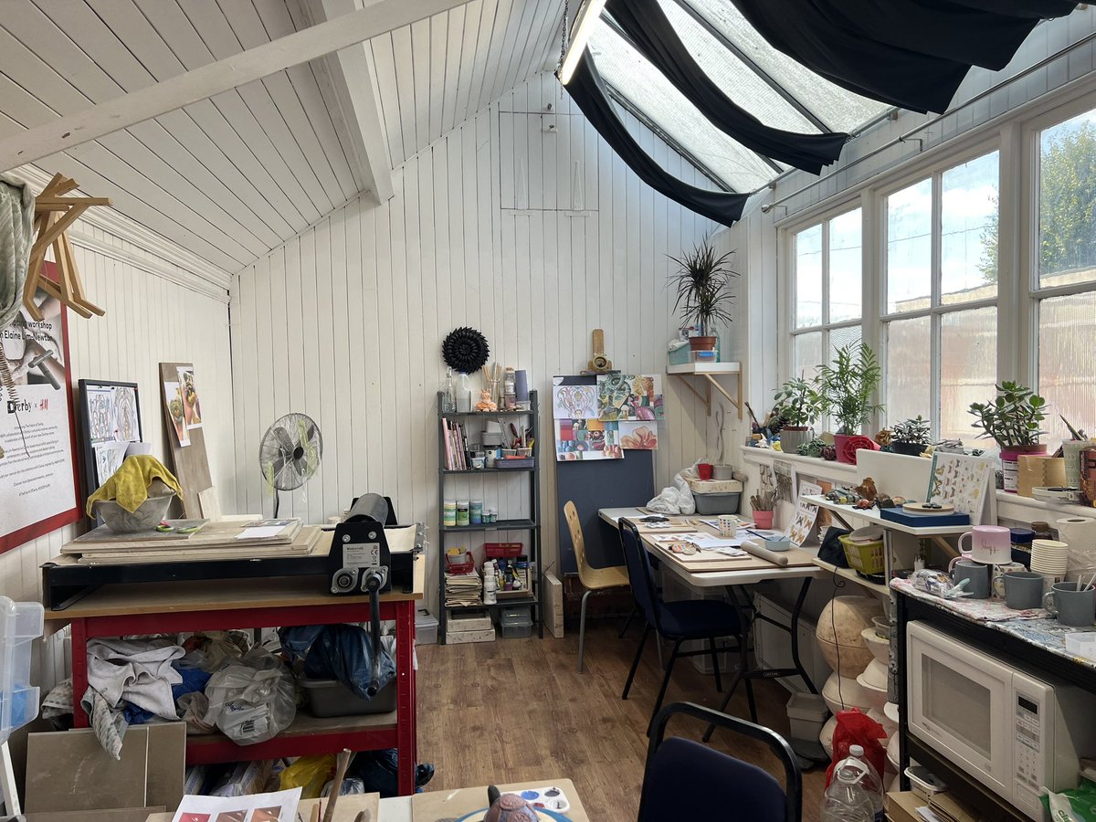 elainelimnewton's tweet image. We had a full studio of happy students today at the signal box studio ❤️ 
.
Watch this space for details of more ceramic sculpture workshops to come.
.
@LEArtRoom #ceramicsclass #ceramicartist #learnclay #artistsstudio #longeaton #sharingskills