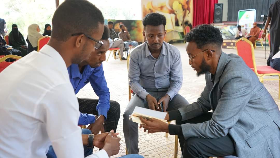hibf's tweet image. An inspiring evening at Hargeysa Cultural Center as we delved deep into the thought-provoking pages of LOOYAAN. Here are some enchanting snapshots from last Thursday's collective reading session. Stay tuned for more literary adventures!  #LOOYAAN #BookReading #HargeysaCC