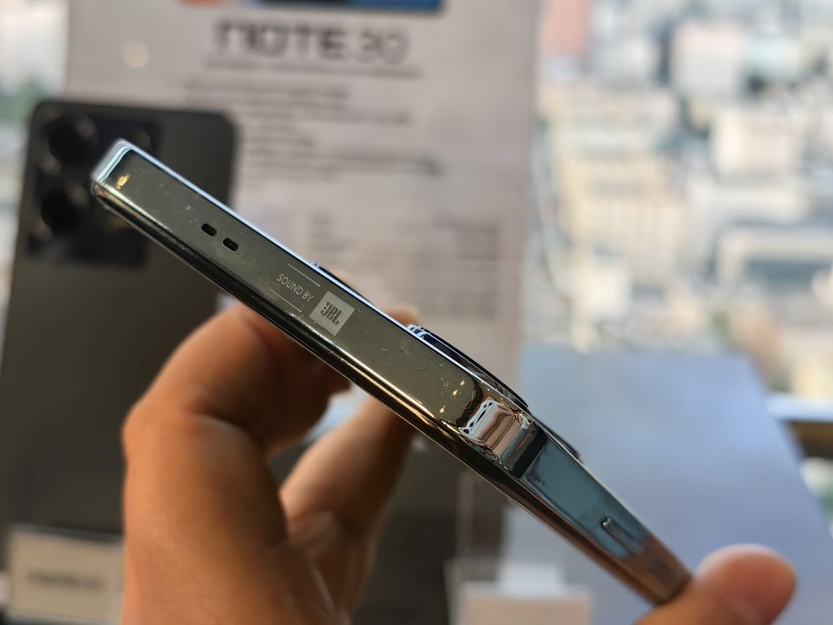 TECHNOSenior1's tweet image. Infinix #Note30Pro, to bardzo przyzwoity smartfon. Z obiektywu głównego możemy wykonać fajne ujęcia. Do tego oferuje dobrą baterię z ładowaniem bezprzewodowym. Na plus zasługuje duży ekran AMOLED 120 Hz.  
@InfinixPolska 
@Infinix_Mobile 
#własnytest
wp.me/par2as-16nY