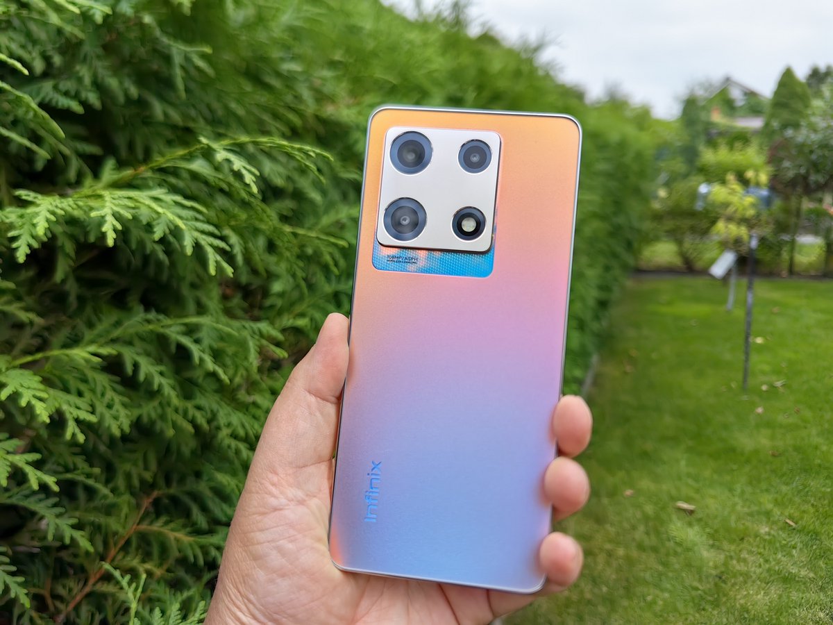 TECHNOSenior1's tweet image. Infinix #Note30Pro, to bardzo przyzwoity smartfon. Z obiektywu głównego możemy wykonać fajne ujęcia. Do tego oferuje dobrą baterię z ładowaniem bezprzewodowym. Na plus zasługuje duży ekran AMOLED 120 Hz.  
@InfinixPolska 
@Infinix_Mobile 
#własnytest
wp.me/par2as-16nY