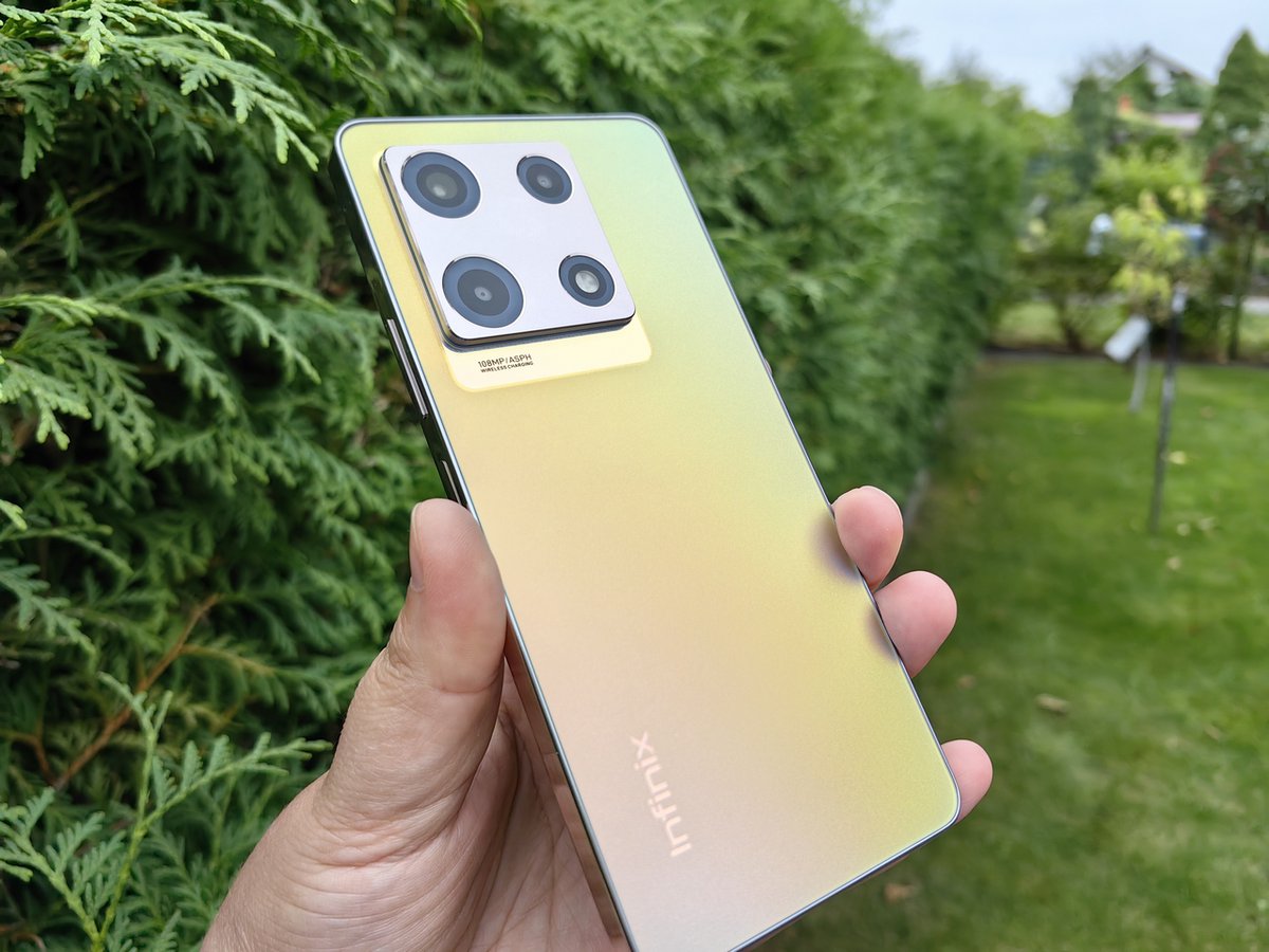 TECHNOSenior1's tweet image. Infinix #Note30Pro, to bardzo przyzwoity smartfon. Z obiektywu głównego możemy wykonać fajne ujęcia. Do tego oferuje dobrą baterię z ładowaniem bezprzewodowym. Na plus zasługuje duży ekran AMOLED 120 Hz.  
@InfinixPolska 
@Infinix_Mobile 
#własnytest
wp.me/par2as-16nY