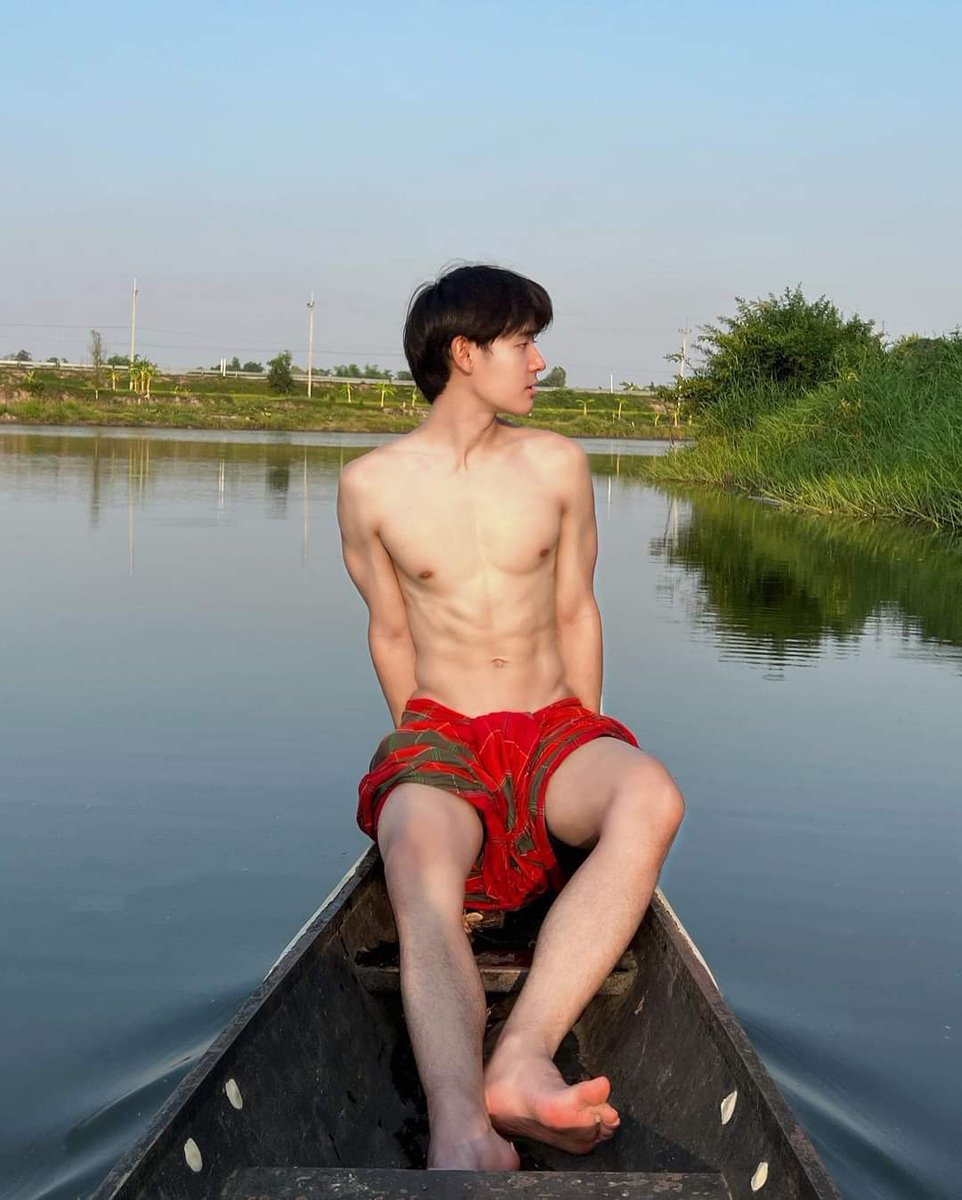 pakaoma_yut's tweet photo. มือไม่พายเอาเท้าลาน้ำ https://t.co/A2xP3wyZPT