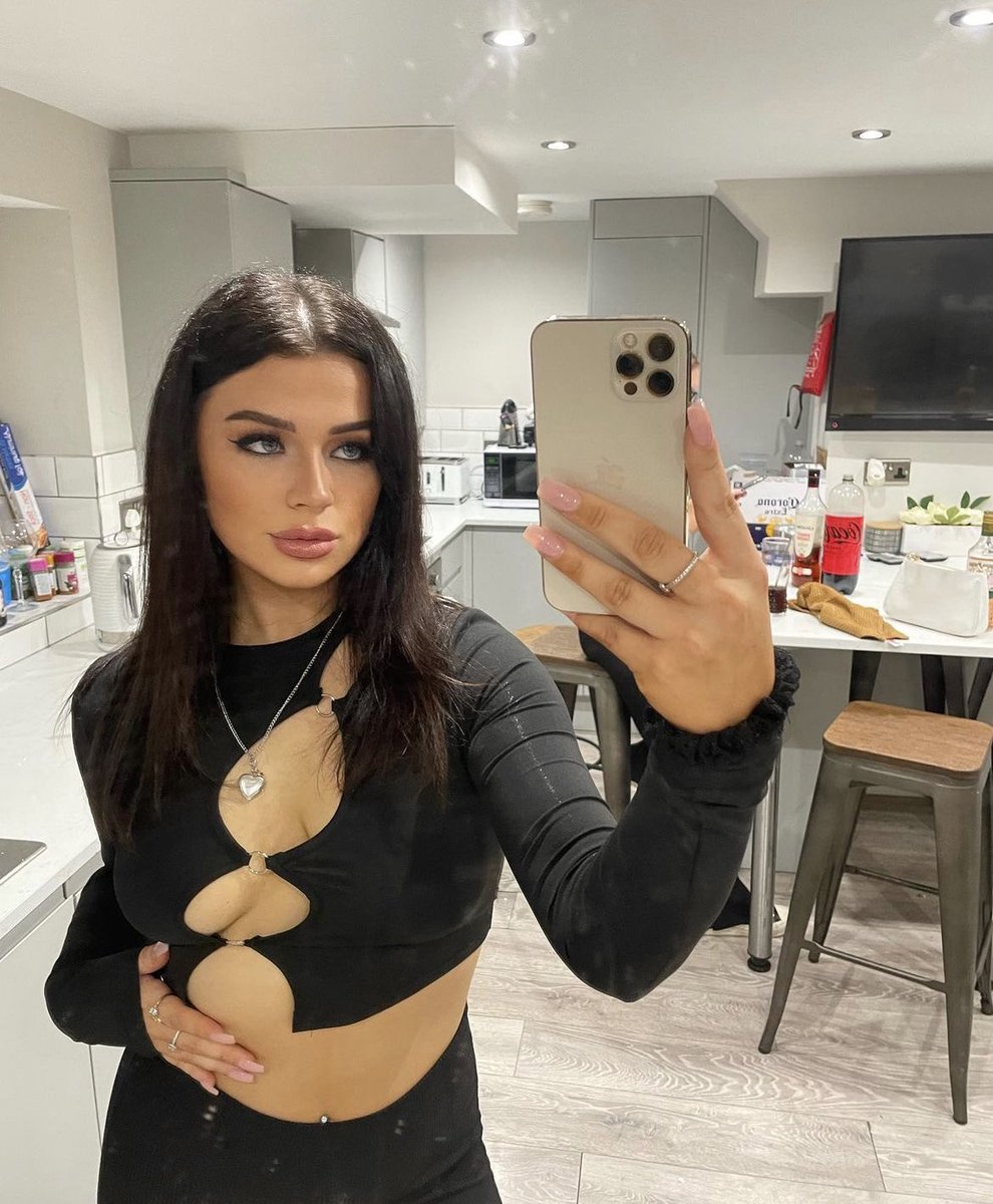 Caitlin_Leed's tweet photo. All black xxx https://t.co/JVynRELZGX