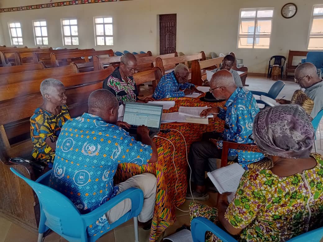 wycliffeuk's tweet photo. Pray for Ghana's Safaliba New Testament project team to reach the preparing-for-printing stage in October.
📸: Translator & reviewers at a review session for the Sekpelee translation
#BibleForEveryone #TryPraying #Ghana https://t.co/XrQHLIJAjm
