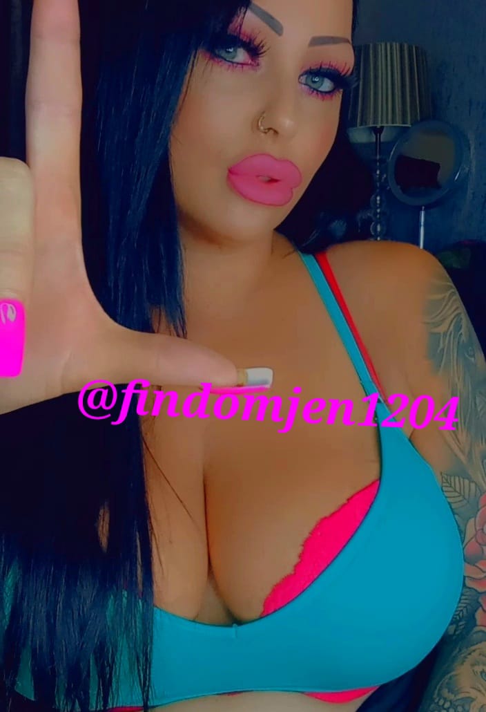 findomjen1204's tweet photo. What TRIGGERS you most in this picture?
The 'loser' sign?
My massive goddess tits?
My pretty #hypnotising eyes?
Or my #homewrecker lips?
Such a dumb owned wallet!
SEND and thank me!
#findom
@missjen1204 https://t.co/q8hDD9nIqF