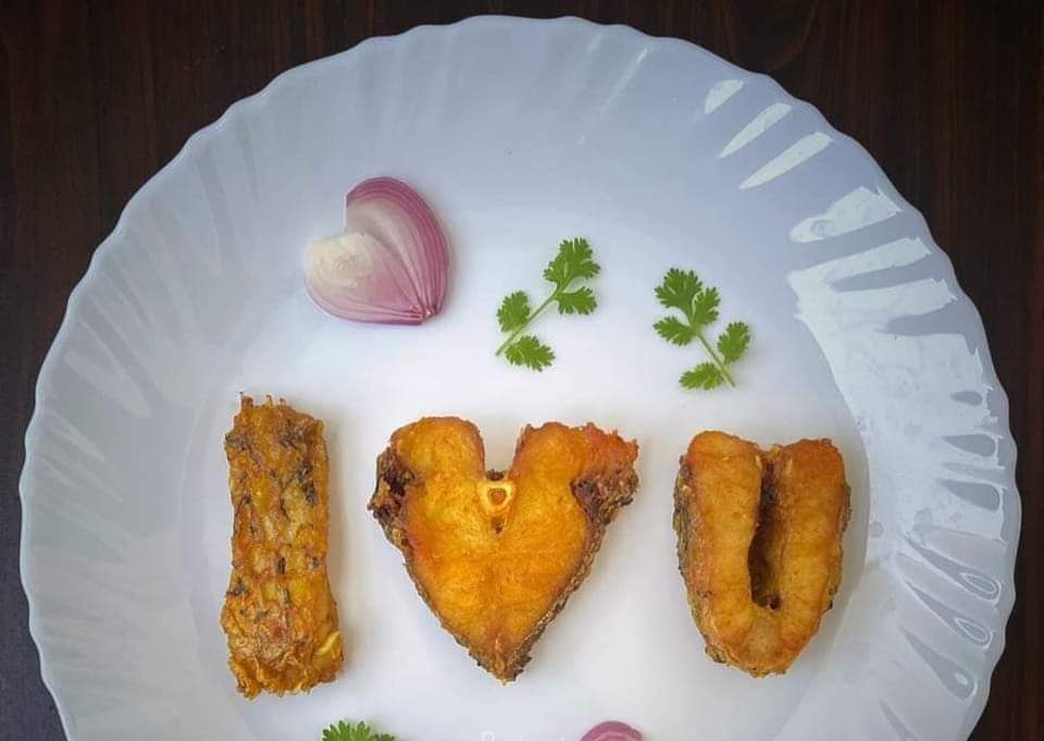 owner_X112's tweet photo. From my kitchen sunday simple lunch of hot rice, masoor dal and rohu fish fry ... bongs love for fish is all about today's plating #homechef #weekendcooking #Passion #passionforcooking https://t.co/auH3Rw9w0H