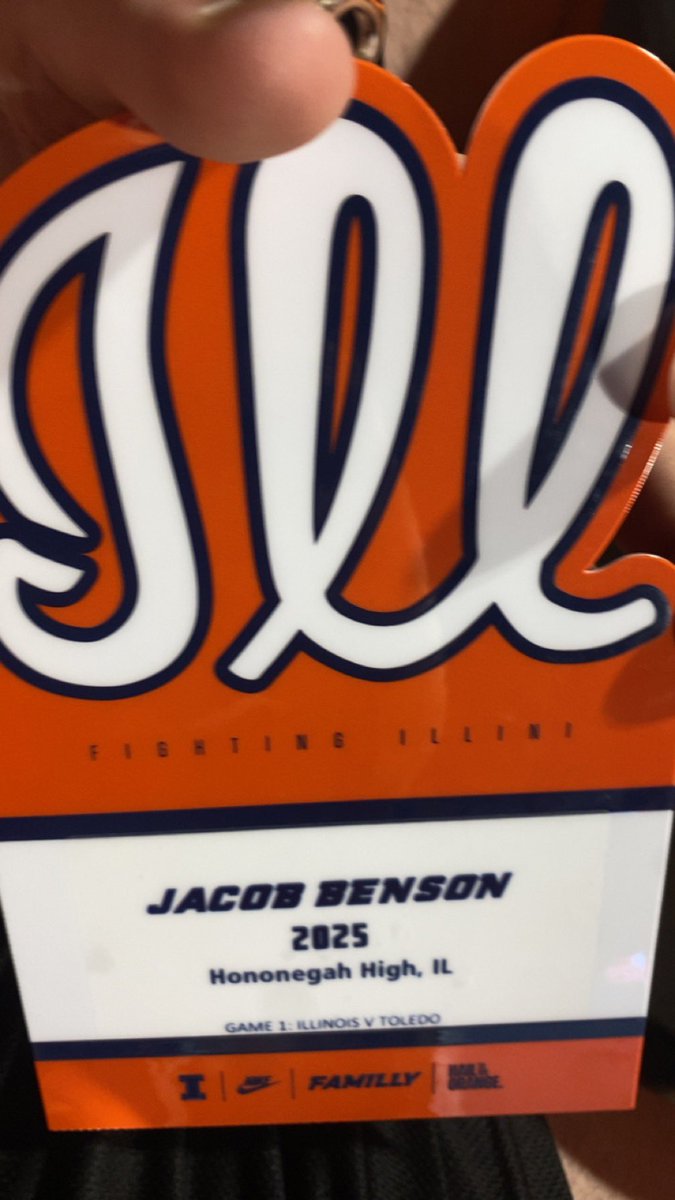 jacobbenson75's tweet photo. Had a great time and loved the culture at the @IlliniFootball game tonight! Thank you @coachPatRyan for the invite and @Coach_BMiller @BretBielema and the entire staff for the hospitality and for making it a great experience. Hope to be back on campus again soon! #ILL #famILLy https://t.co/jeFU9WrSFs