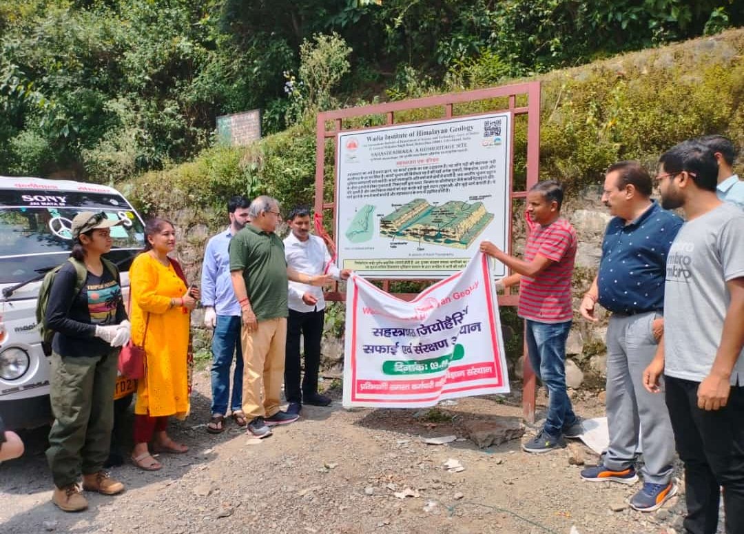 apsgeo002's tweet photo. An initiative towards preserving the glorified geological heritage of Uttarakhand. #Wadia Institute of Himalayan geology. #Dehradun
#Uttarakhand #geoheritage #site #inauguration #wihg #geology #caves https://t.co/NIzzejzzJD