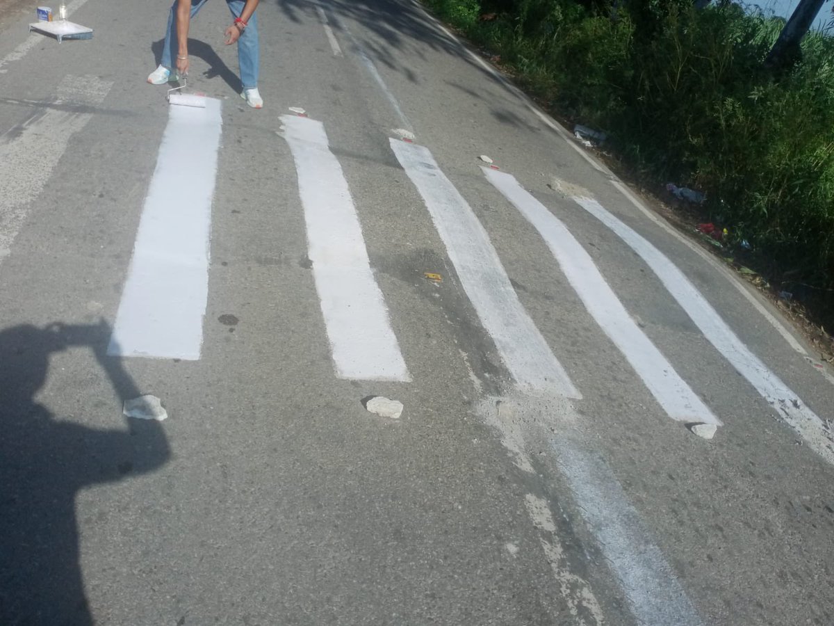 EeKarnal1's tweet photo. @Gourav_kamboj @SandeepgGoyal @HaryanaPwd The speed breaker has been painted. https://t.co/T868U1vXqK
