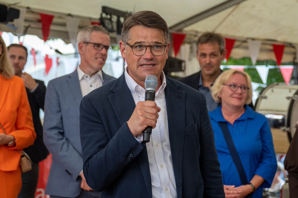 Boris_Rhein's tweet photo. Der #Weinbau ist ein wichtiger Teil der Bergsträßer Identität - und das #Winzerfest in #Bensheim ist ein jährliches Highlight für die Region und weit darüber hinaus. Als größtes südhessisches #Weinfest gehört es fest in den Kalender vieler Menschen. https://t.co/f3W6w5xz08
