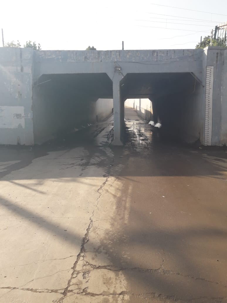 srdencobvp's tweet photo. @DRM_BVP @RailwaySeva @No_corruption98 @indianrail @AshwiniVaishnaw इस समय उमवाडा अंडरब्रिज गोंडल में पानी नहीं भरा है , पानी निकालने हेतु पम्प लगाए हुए हैं ! गड्ढे रिपेयरिंग का कार्य चल रहा है , शाम तक पूर्ण हो जाएगा ! वर्तमान स्थिति के फोटो संलग्न है I https://t.co/kF80ZvP123