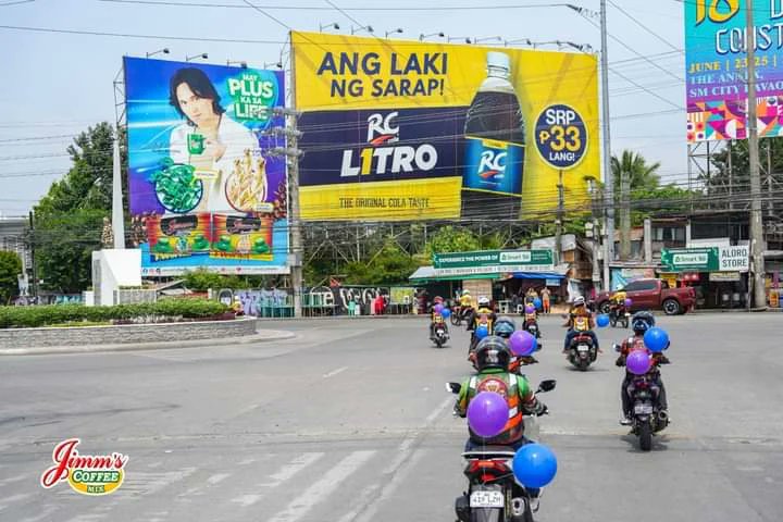 Rurunatics_8's tweet photo. © @jimmscoffeemix: @Rurumadrid8 Motorcade and Radio guesting in Davao City💚
#motorcade #radioguesting
#107.5winradio#88.3energy
#jimmscoffeemix #maypluskasalife
#RuruMadrid https://t.co/kRIXk6Epqe