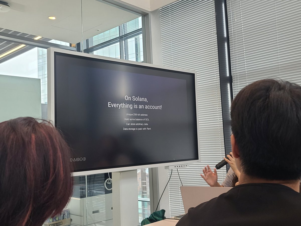 defi_irene's tweet photo. GM at @dsrvlabs Builders House #compressedNFTs #OnlyPossibleOnSolana https://t.co/hbxgRG4PQY
