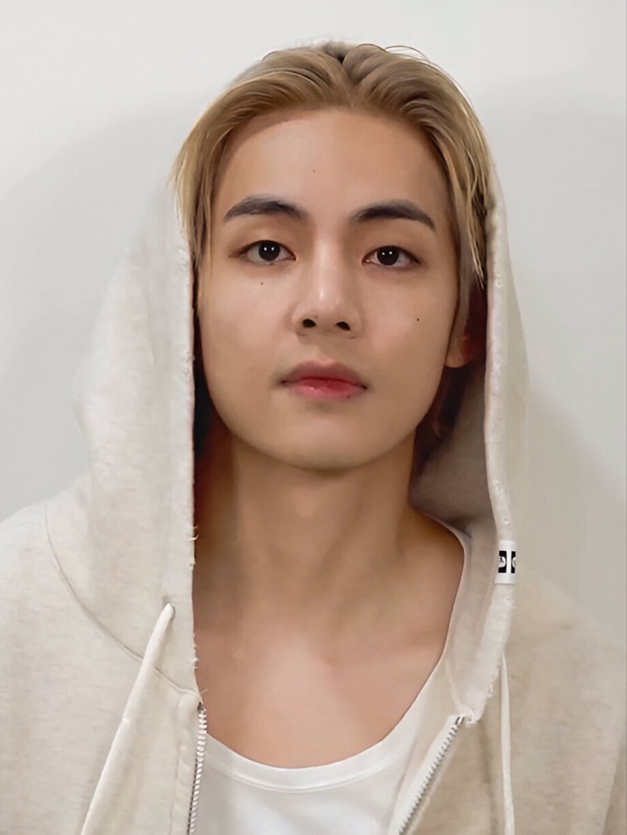 Taehyungimpact's tweet photo. Oh my god, kim taehyung 🫠 https://t.co/mL9K8qQ5xQ